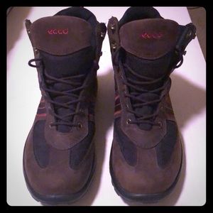 Ecco woman’s hiking boot 7.5